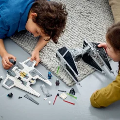 LEGO® Caza Colmillo Mandaloriano vs. Interceptor TIE