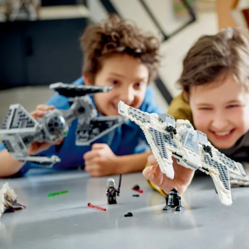 LEGO® Caza Colmillo Mandaloriano vs. Interceptor TIE