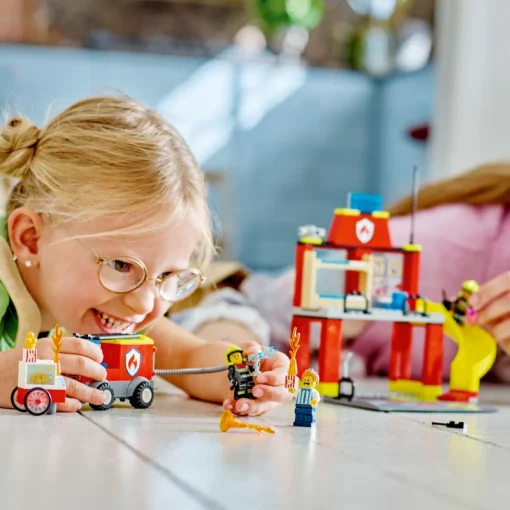 LEGO® City: Parque de Bomberos y Camión de Bomberos