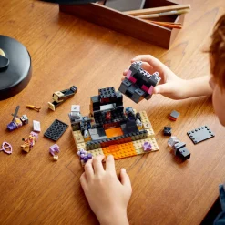 LEGO® Minecraft®: El Combate en el End