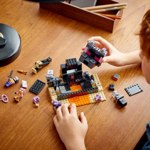 LEGO® Minecraft®: El Combate en el End
