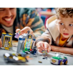 LEGO® Super Heroes: Batcueva Con Batman, Batgirl Y The Joker