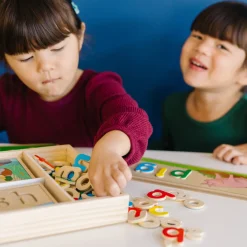 Melissa & Doug Set Juego Mira Y Deletrea